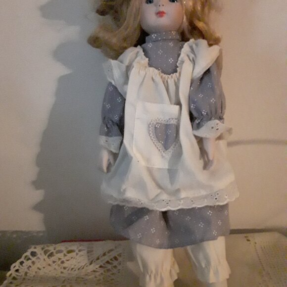 Lexington Hall Ltd. Wimbledon Collector Porcelain Doll - Hand Made - JULIE - Picture 1 of 7